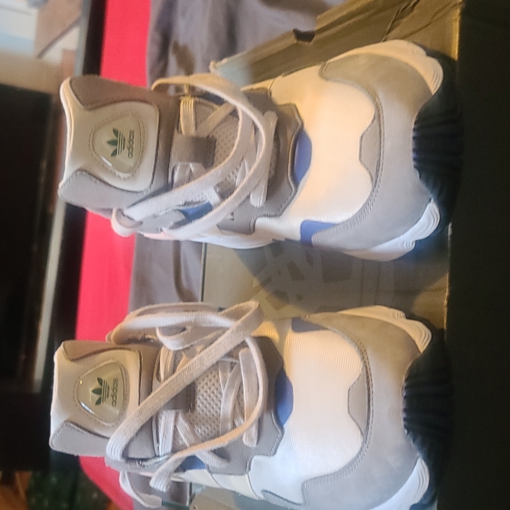Men sneakers